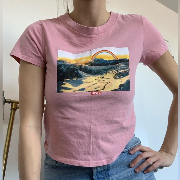 Levi’s Graphic-T Crop Top - Picture 2 of 7